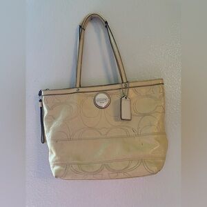 Coach 🤩✨Off-White Leather Tote